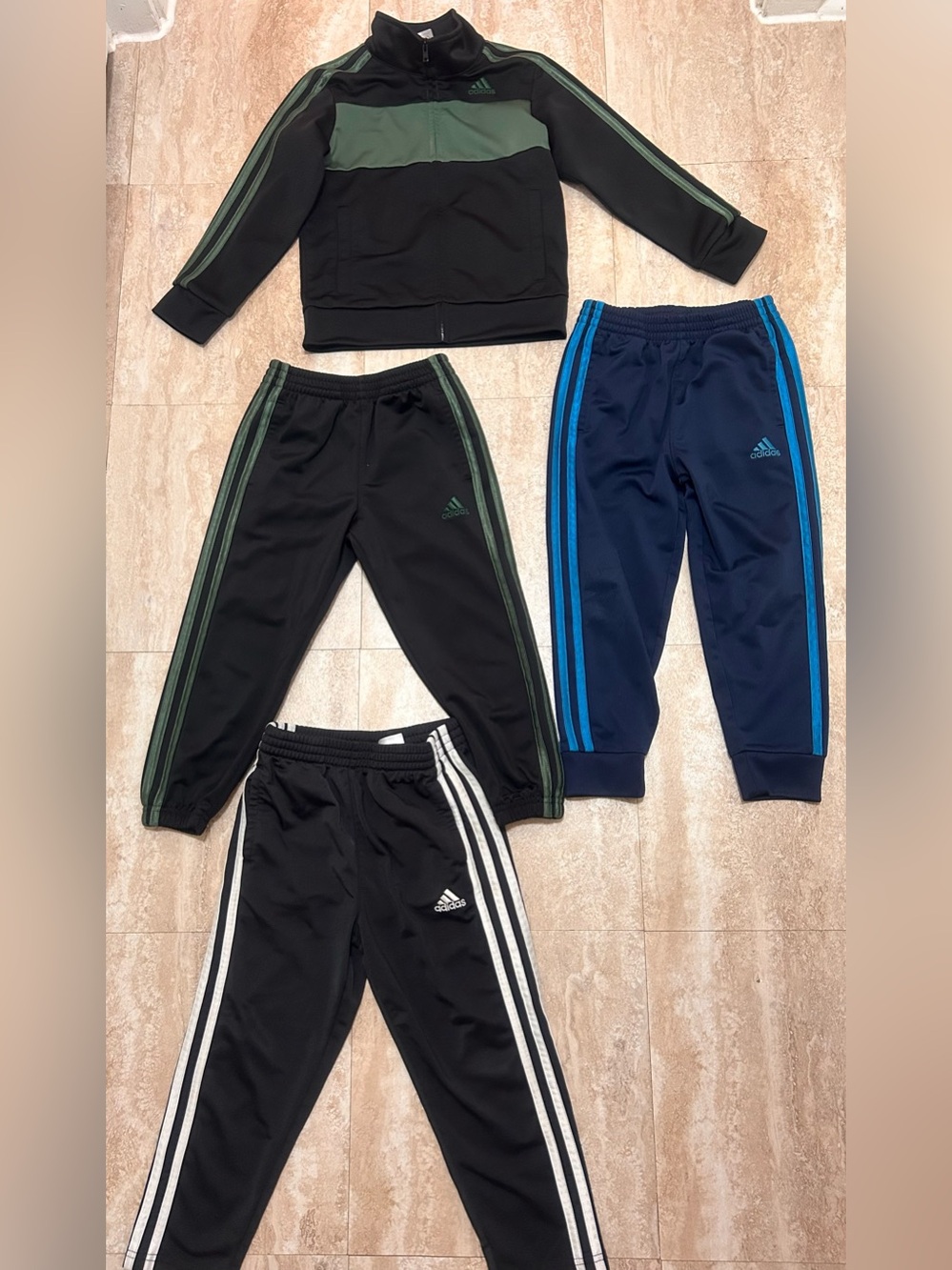 Bundle of Adidas clothing for boys, size 4-4T